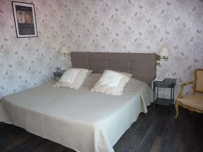 Hotel Ermitage Les Angles   Les Angles (Gard)